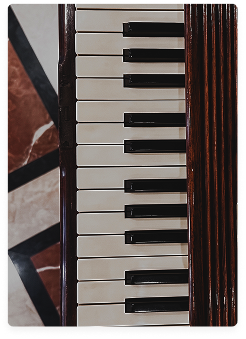 Evening drinks and live piano at Bzommar Palace